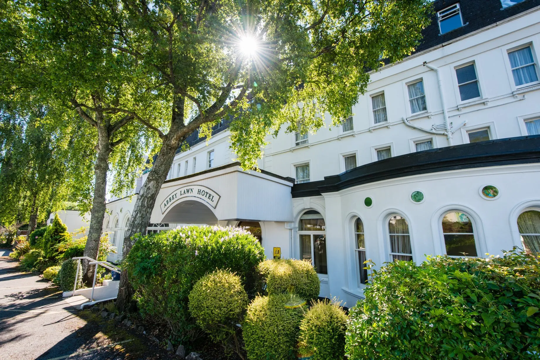 Abbey-Lawn-Hotel-front