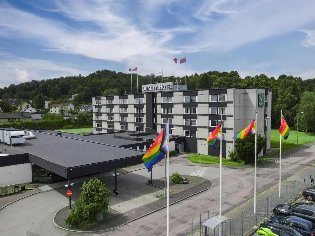 Quality Hotel Winn outside