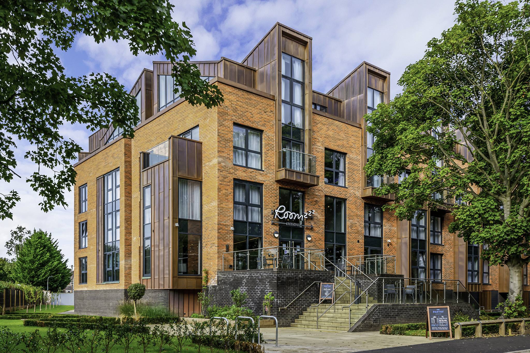 Roomzzz York 3 ROOMZZZ York-building-outside