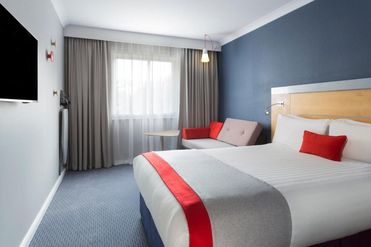 A2 Holiday Inn Express Earls Court