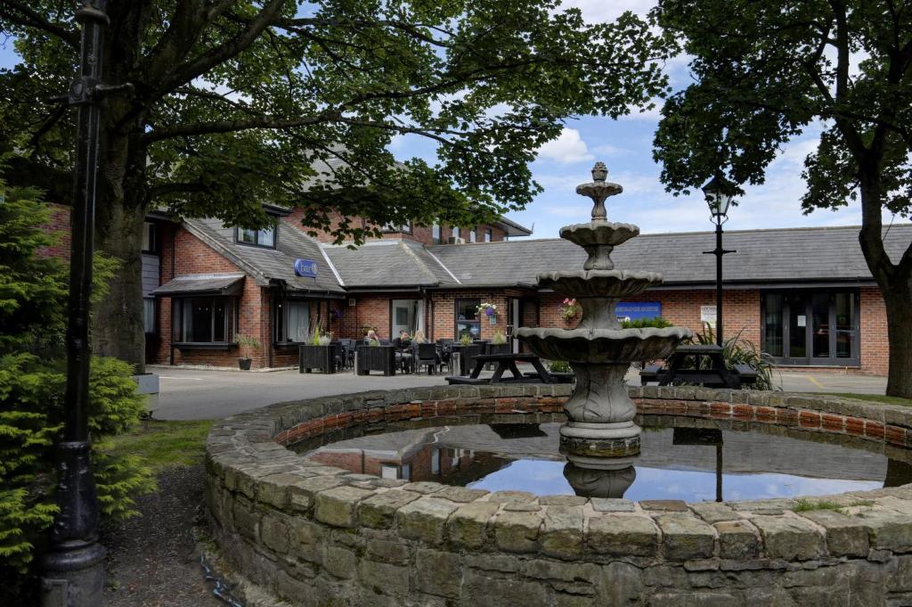 Holiday Inn - Manchester - Oldham by IHG-oudoors