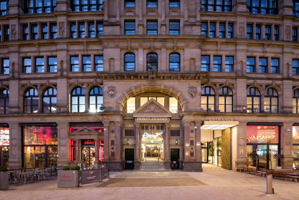 Roomzzz Manchester Victoria-DOOR