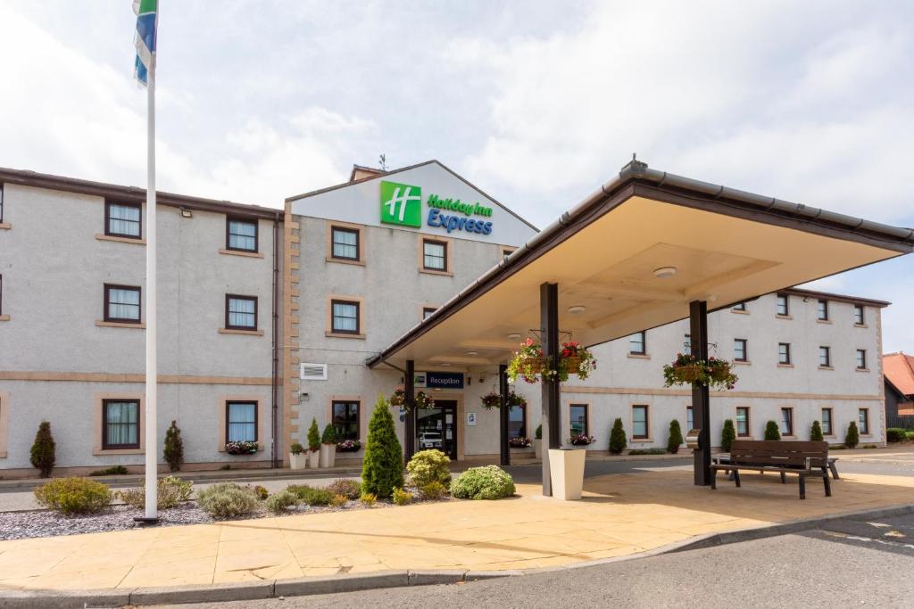 Holiday Inn Express Perth 1