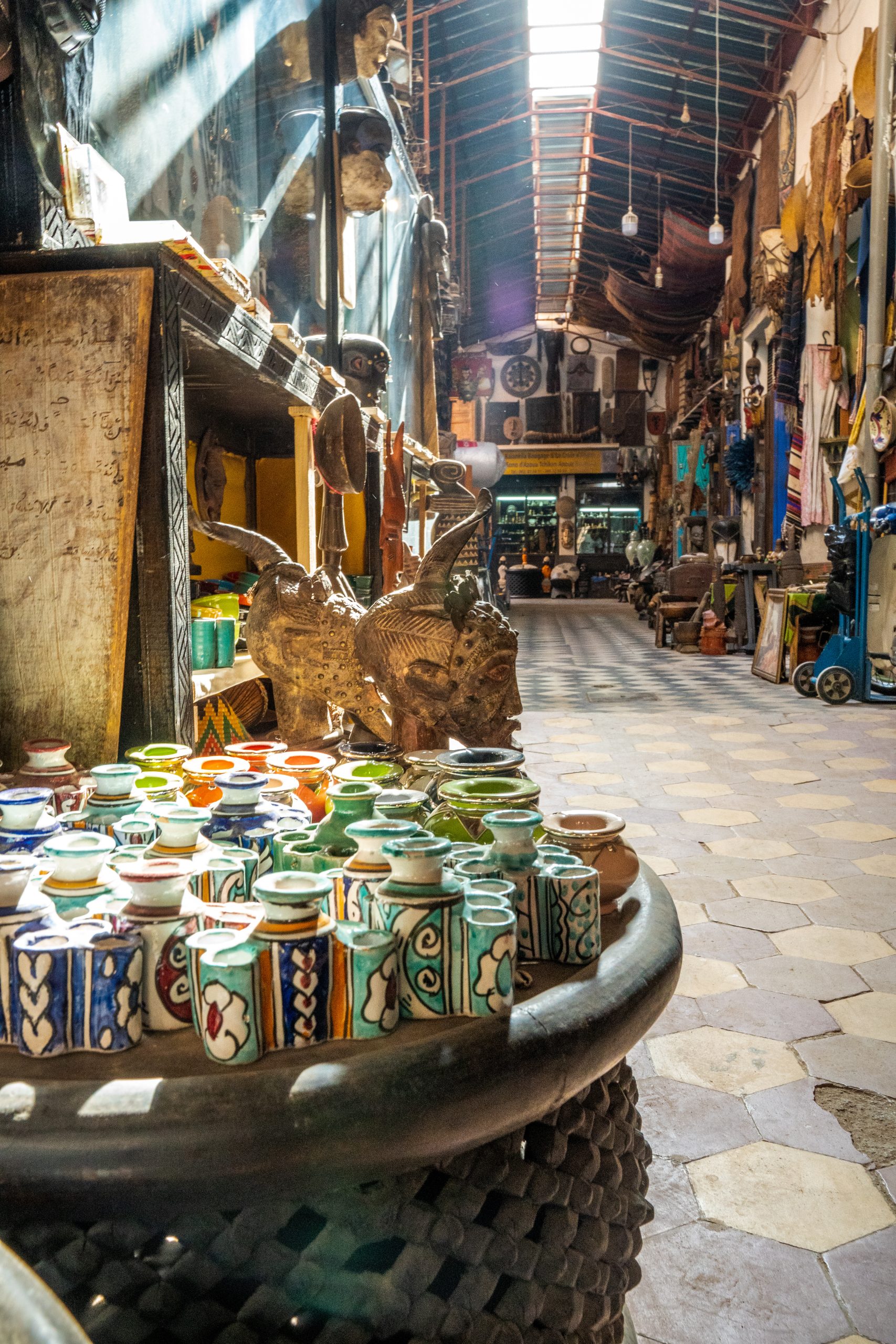 Shopping in Souk Semmarine – Bustling market offering everything from colorful clothing & fabrics to antiques, food & spices